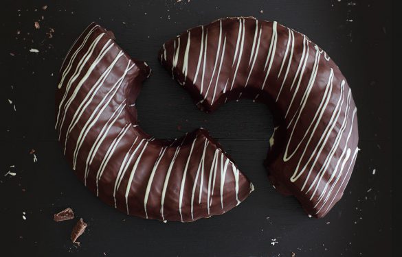 <strong>Der Mann verwöhnt täglich mit folgenden süssen und pikanten Verführungen</strong><br>55.000 Stück Mehlspeisen und Kuchen<br>15.000 Imbisse<br> 45.000 Stück Brote<br>110.000 Stück Kleingebäck