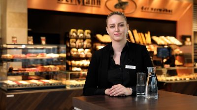 Filialleiterin Frau Nusreta